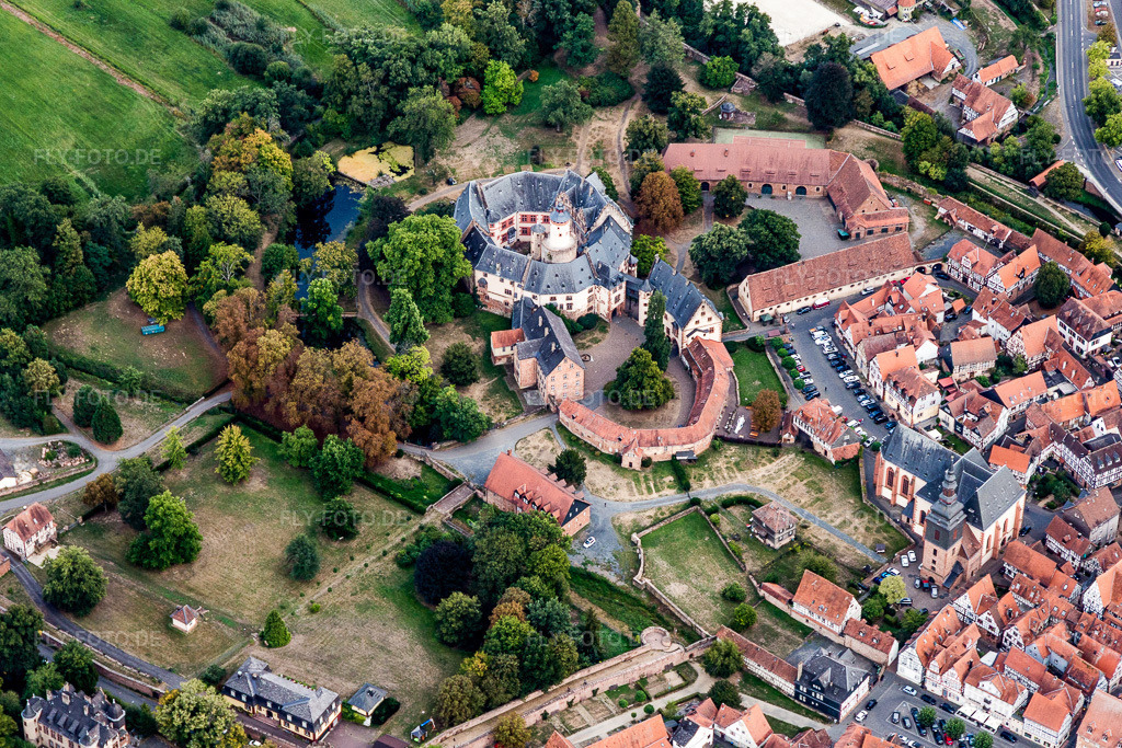 Luftbild: Büdingen. Schloss Büdingen in Büdingen im Bundesland Hessen in Deutschland. Foto: IMG_111059.jpg vom 08.09.2018 durch Werner Riehm/FLY-FOTO.de