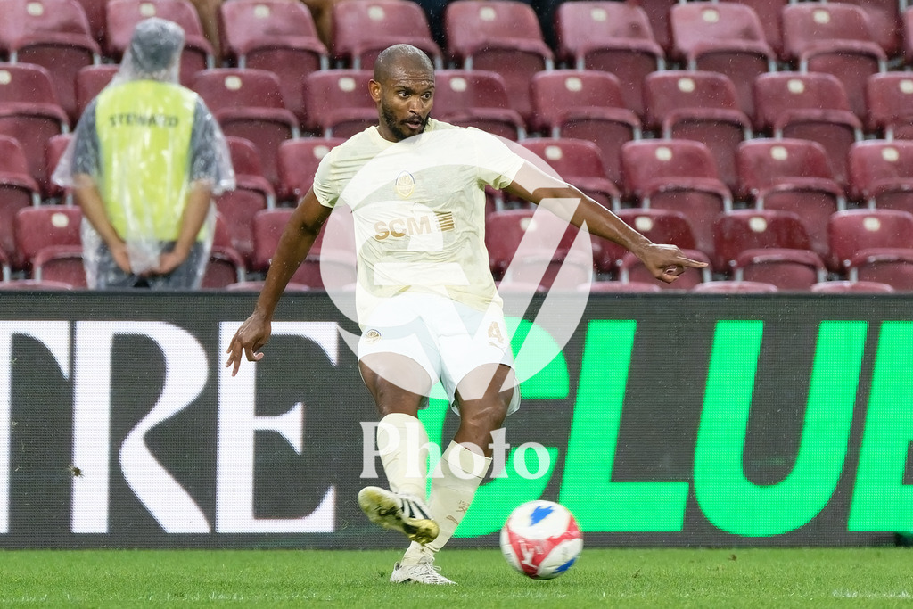 UEFA Conference League Play-offs 2nd leg - Servette FC v FC Shakhtar Donetsk | Marlon Santos (4 FC Shakhtar Donetsk) passes the ball  during the UEFA Conference League Play-offs 2nd leg match between Servette FC and FC Shakhtar Donetsk at Stade de Geneve in Geneva, Switzerland