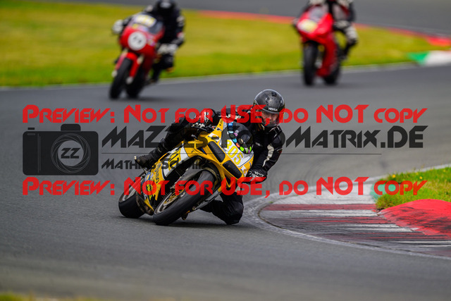 MaZZes_FotoMatrix_240724_6007705_8803 | GELB