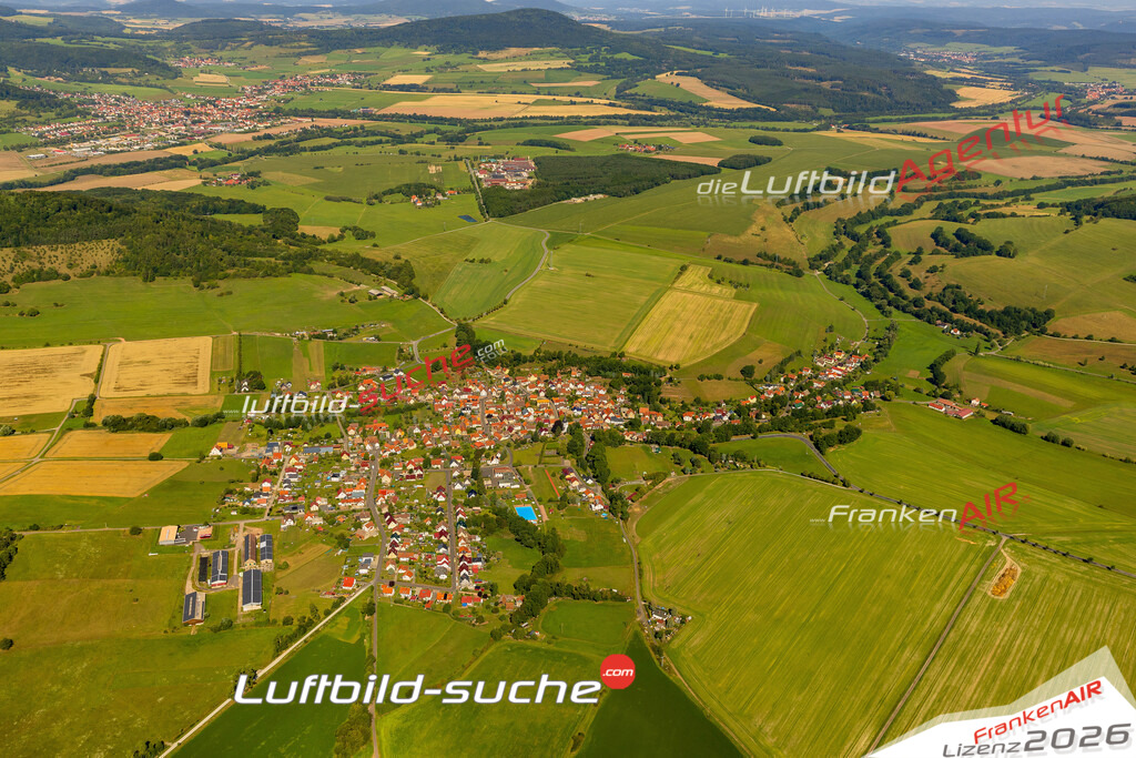 Übersichts Bild Wiesenthal - Die Luftaufnahme wurde 2025 vom UL-Flugzeug heraus erstellt ( keine Drohnenaufnahme ) - Hochauflösende Luftaufnahme - für Wandbilder und großformatige Ausdrucke geeignet. Das besondere Geschenk!Hier alle&nbsp;Infos zur Lizenzierung der LuftaufnahmeWir fliegen auch dieses Jahr wieder in Ihre Region um Luftbilder zu erstellen.- Luftbild anfragen