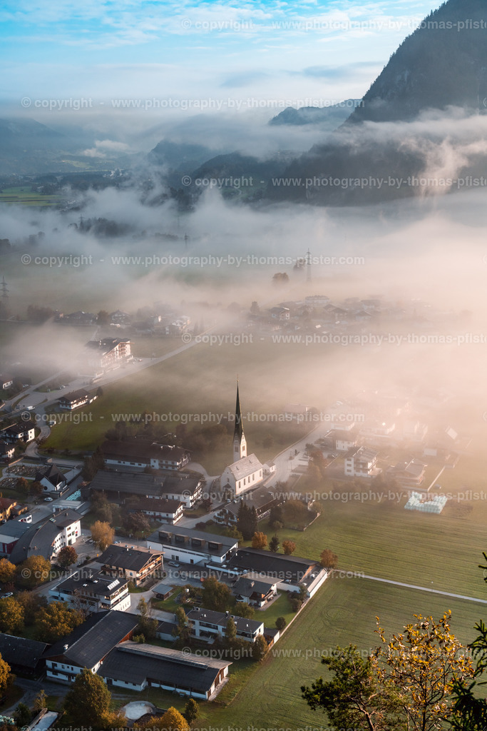Maria Brettfall Talblick nach Strass copyright  Thomas Pfister-2 | PHOTOGRAPHY BY THOMAS PFISTER