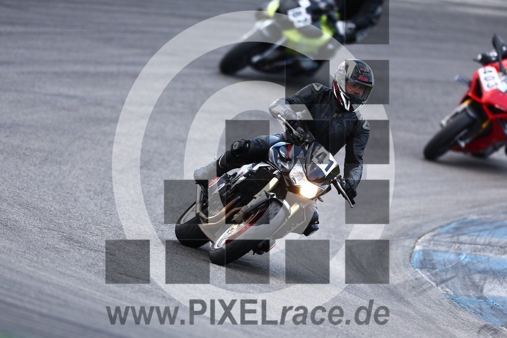 0041-20240624_01809 | Schöne Erinnerungen an spannende Momente - das festzuhalten ist unser Job. PIXELrace.de ist seit 2003 auf den Rennstrecken Europas unterwegs um die Action draußen beim Fahren und die wunderbare Stimmung imm Fahrerlager für euch einzufangen.
