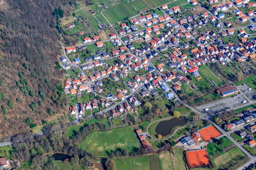 Luftbild: Tauchsportgruppe Klingenmünster am Klingbachweiher und Tennis Club Klingenmünster in Klingenmünster im Bundesland Rheinland-Pfalz in Deutschland.Foto: IMG_38358.jpg vom 20.03.2011 durch Werner Riehm/FLY-FOTO.deAuflösung des Originals: 4752 x 3168 pxWWW.XN--TAUCHSPORTGRUPPE-KLINGENMNSTER-TFD.DE