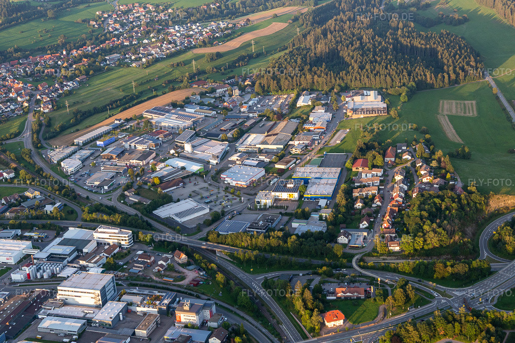Luftbild: Industrie- und Gewerbegebiet Alte-Post-Straße im Ortsteil Wittlensweiler in Freudenstadt im Bundesland Baden-Württemberg in Deutschland. Foto: IMG_128602.jpg vom 25.08.2021 durch Werner Riehm/FLY-FOTO.de