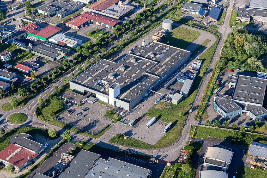 Vue aérienne: Parc industriel et développement d'entreprise avec EMFI à Niedermodern dans le département Bas Rhin, France. Photo: IMG_115456.jpg prise le 16/06/2019 par Werner Riehm/FLY-FOTO.eu – Résolution de l'original: 5162 x 3442 px