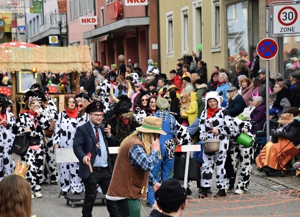 FasMontag _24-116-RA | Fotoblog Schwarzwald, Foto Blog Wiesental, Pfaffenberg, Winterzauber, Zeller Bergland, Zell im Wiesental, Fotoblog Wiesental, Landschaftsfotos, Bilder Wiesental, Natur, Naturbilder, Fastnacht, Zeller Fastnacht, Zeller Fasnacht, Zeller Bergland, Belchen, - Realisiert mit Pictrs.com