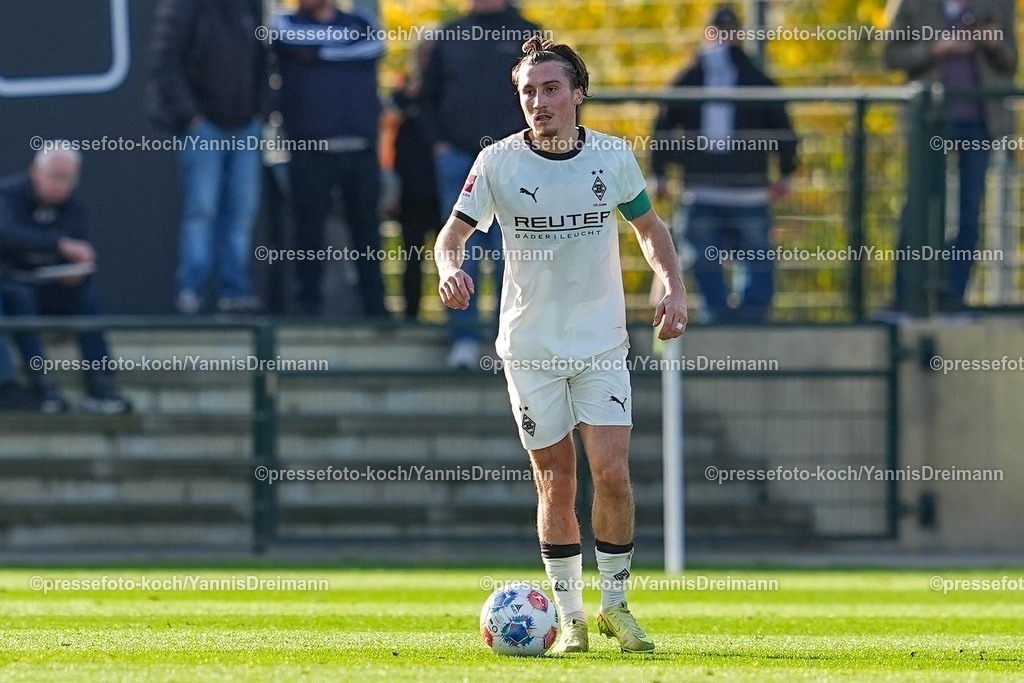 xYDRx13112501080 | 13.11.2025, xydrx, Fußball, Testspiel, Borussia Mönchengladbach - NV Koninklijke Lierse SK, Fohlenplatz am Borussia-Park: Rocco Reitz (Borussia Mönchengladbach #27)