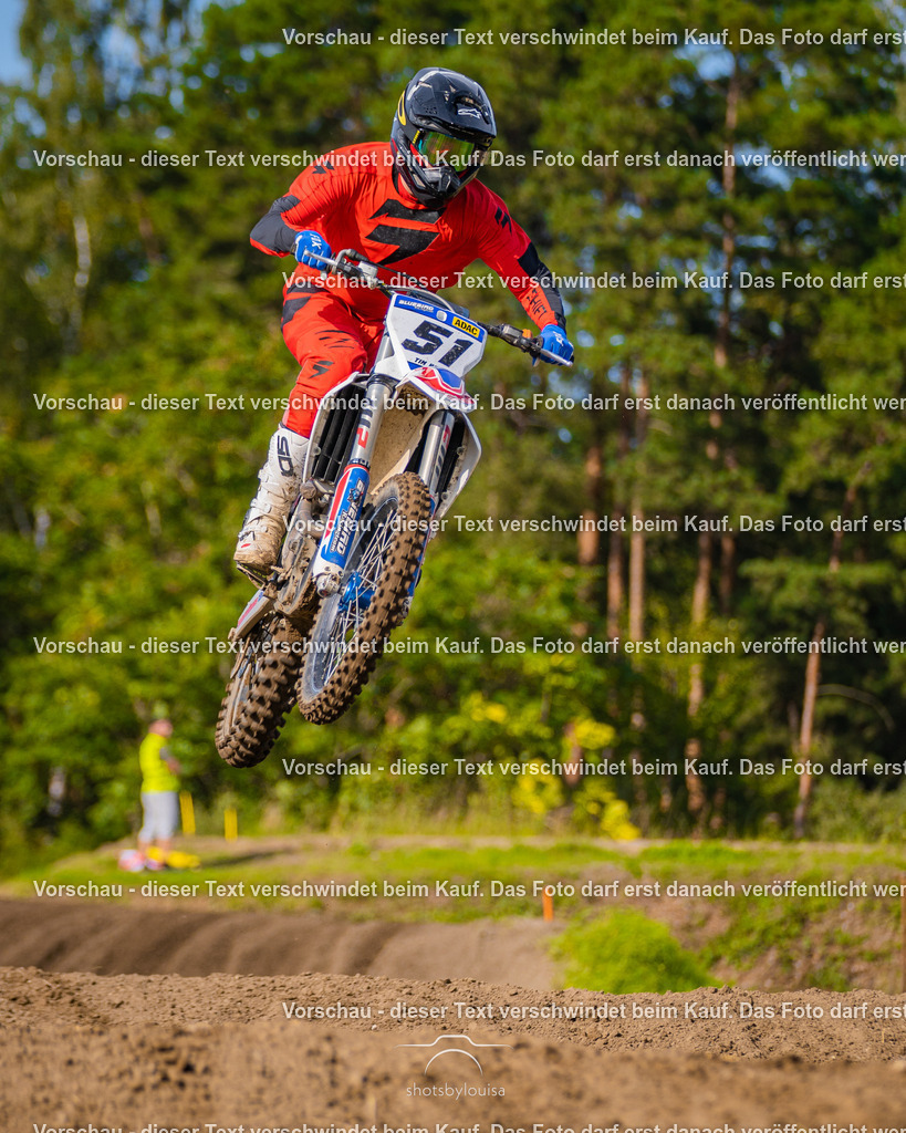 09_21_LM_Schenkenhorst-8240 | Sportfotografin aus Berlin-Brandenburg mit Fokus auf Motocross. Ich halte deine sportliche Leistung und echte Emotionen auf und neben der Strecke professionell fest. Entdecke die Fotos von deinem Rennen und bestelle sie direkt hier im Shop.