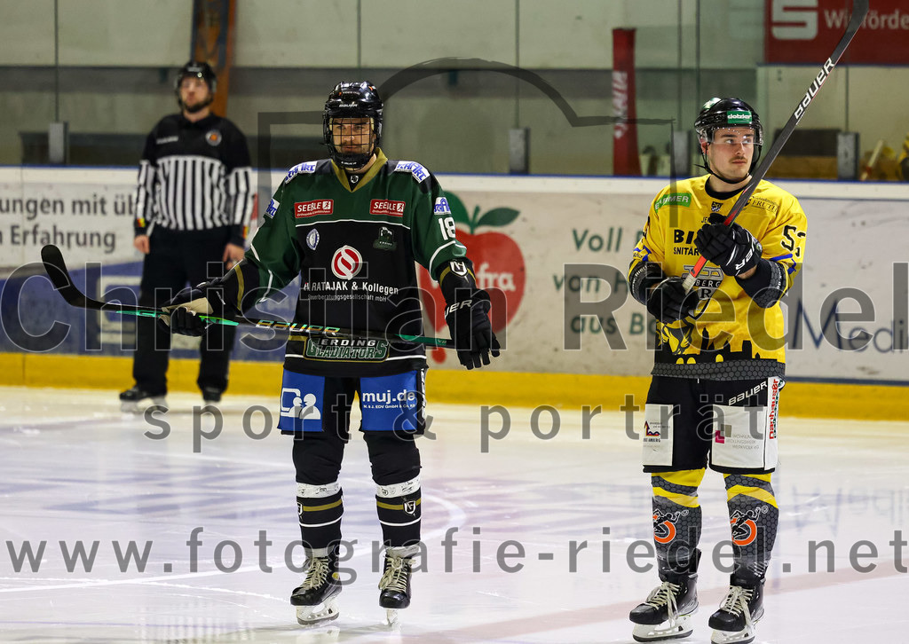 2022-11-20_086_TSV_Erding_gegen_ERSC_Amberg | Erding, Deutschland, 20.11.2022:
Eishockey, Bayernliga 2022 / 2023, 15. Spieltag, TSV Erding gegen ERSC Amberg, Endergebnis: 5:1

Daniel Krzizok (Erding Gladiators, #18)

Foto: Christian Riedel / fotografie-riedel.net