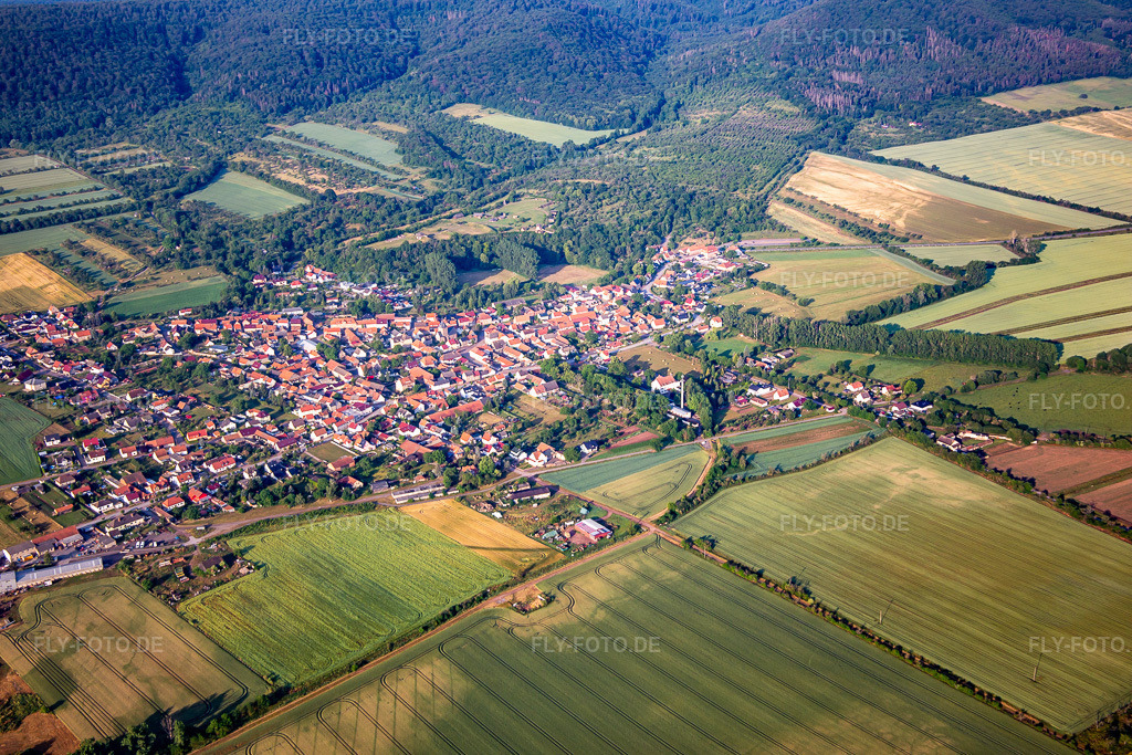 Luftbild: unterm Kyffhäuser im Ortsteil Tilleda in Kelbra im Bundesland Sachsen-Anhalt in Deutschland. Foto: IMG_136702.jpg vom 18.06.2023 durch Werner Riehm/FLY-FOTO.de