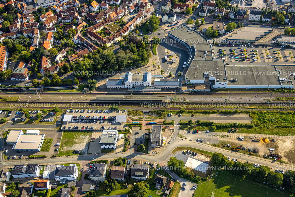 Soest230806163 | Luftbild, Soest Bahnhof, Einkaufszentrum Am Bahnhof, Walburger, Soest, Soester Börde, Nordrhein-Westfalen, Deutschland