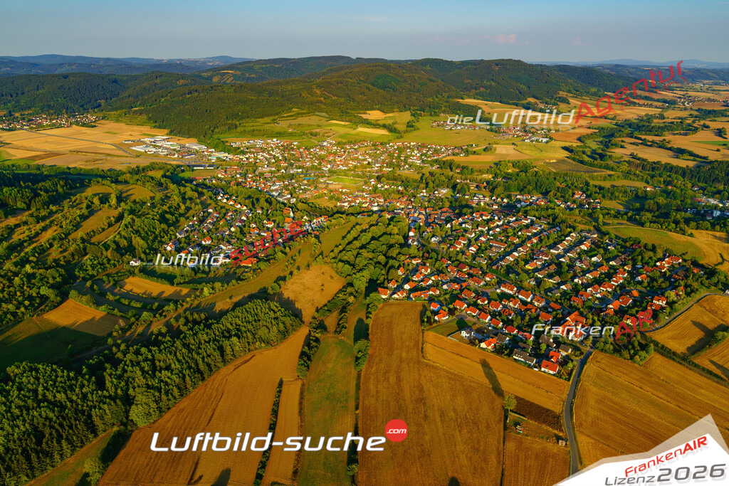Die Luftbildaufnahme Bild - Marktrodach wurde 2018 mittels Flugzeug (keine Drohne) erstellt. Perfekte Schärfe und Druck- Auflösung- Garantiert!