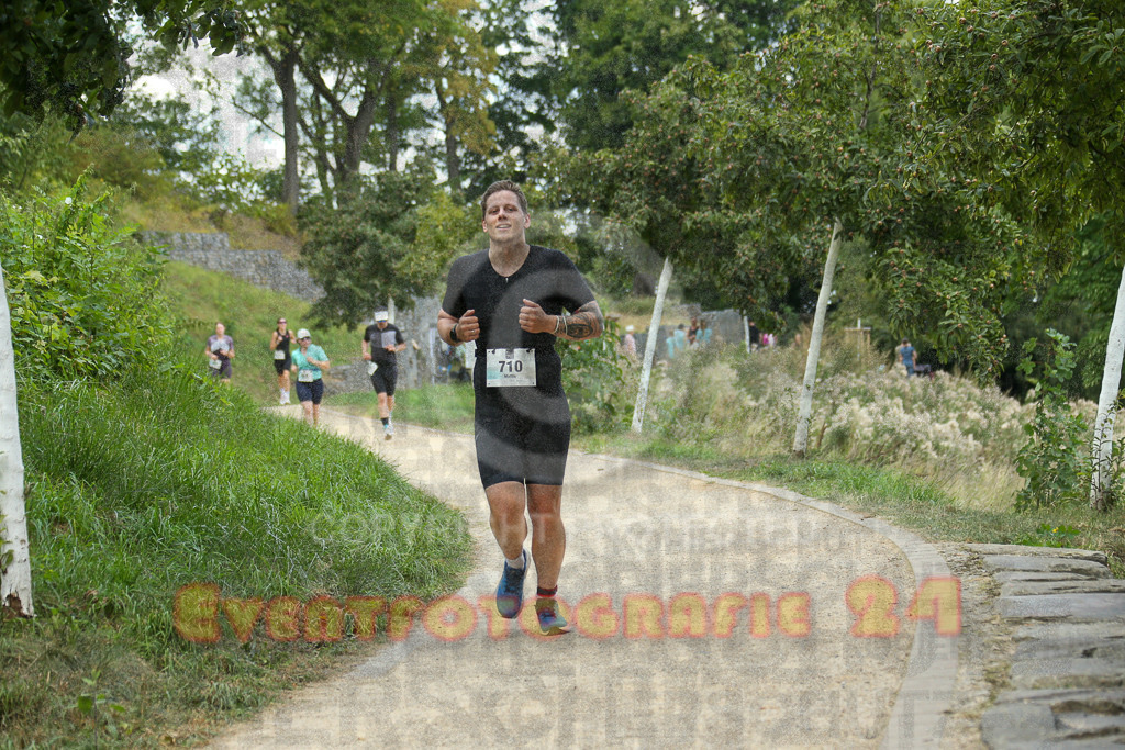 250824_1428_EX1_6337 | Sportfotografie im Rhein-Sieg Kreis, Köln, Bonn, NRW, Rheinland Pfalz, Hessen, etc. Unser Tätigkeitsfeld umfasst den Laufsport vom Volkslauf über den Marathon, Duathlon, Triathon bis zum Ultralauf wie Kölnpfad Ultra oder Schindertrail.