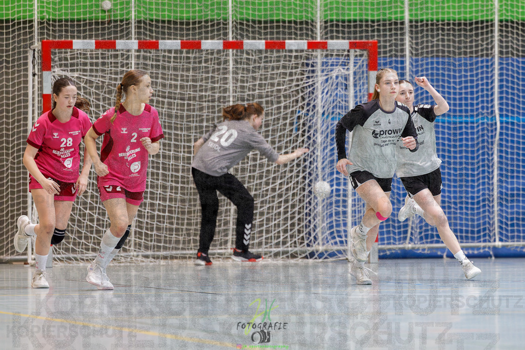 Hessenmeisterschaft wJC - Spiel um Platz 3; TuS Kriftel - SG Schenklengsfeld | Hessenmeisterschaft wJC - Spiel um Platz 3; TuS Kriftel - SG Schenklengsfeld am 22.03.2025 in Biedenkopf (Sporthalle Lahntalschule)Photo © 2025 - Jörg Heinrich - Realisiert mit Pictrs.com