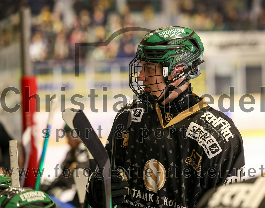 2024-03-01_112_TSV_Erding_gegen_ERSC_Amberg | Erding, Deutschland, 01.03.2024:
Eishockey, Bayernliga Playoffs 2023 / 2024, 5. Spieltag, TSV Erding gegen ERSC Amberg, Endergebnis: 9:0

Simon Franz (Erding Gladiators, #4)

Foto: Christian Riedel / fotografie-riedel.net