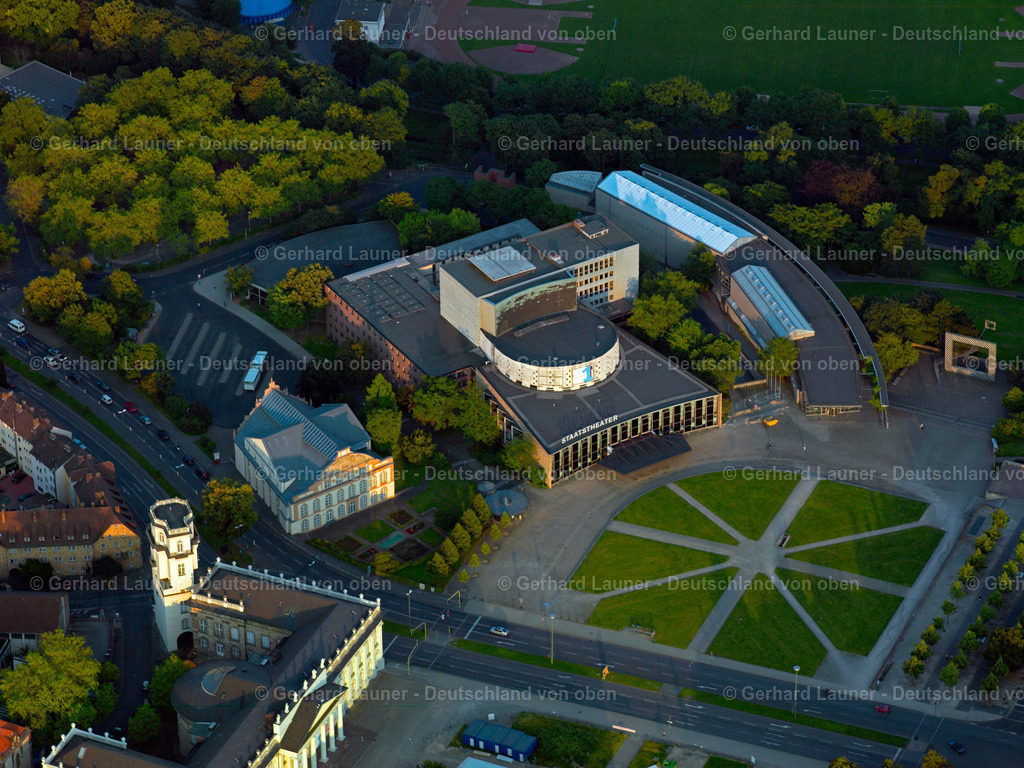 24s03337 | Das Staatstheater Kassel ist ein staatlich getragenes Dreispartentheater mit Musiktheater, Schauspiel, Tanz, Kinder- und Jugendtheater sowie Konzertbetrieb.