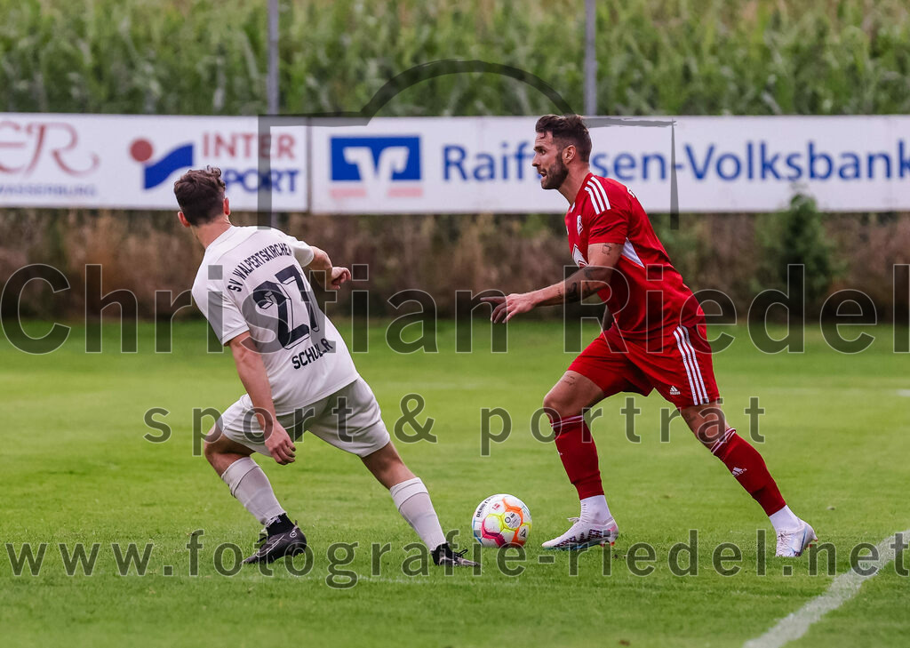 2023-08-04_010_SV_Walpertskirchen_gegen_FC_Finsing | Walpertskirchen, Deutschland, 04.08.2023:
Fußball, Kreisliga 2023 / 2024, 2. Spieltag, SV Walpertskirchen gegen FC Finsing, Endergebnis: 3:3

Daniel Schuler (SV Walpertskirchen, #27), Markus Rickhoff (FC Finsing, #7)

Foto: Christian Riedel / fotografie-riedel.net
