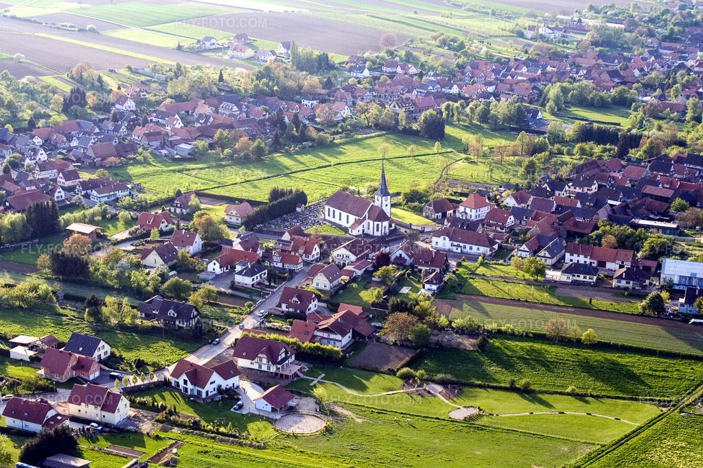 Aerial view: View of the town in Seebach in the state Bas-Rhin, France.Photo: IMG_10610.jpg taken on 05/04/2008 by Werner Riehm/FLY-FOTO.comResolution of the original: 3244 x 2163 px