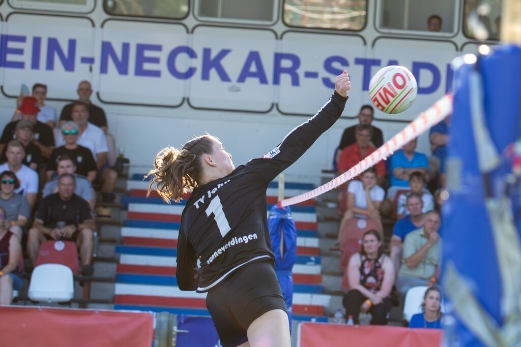Faustball (Frauen): TSV Dennach gegen TV Jahn Schneverdingen (IFA 2024 Fistball World Tour Finals Mannheim, Finale) | Faustball (Frauen): TSV Dennach gegen TV Jahn Schneverdingen (IFA 2024 Fistball World Tour Finals Mannheim, Finale) - Realisiert mit Pictrs.com