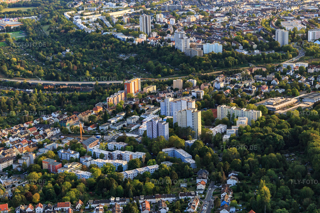 Luftbild: Wohnsiedlung in er Atzelbergstr im Ortsteil Seckbach in Frankfurt im Bundesland Hessen in Deutschland. Foto: IMG_117644.jpg vom 10.09.2019 durch Werner Riehm/FLY-FOTO.de