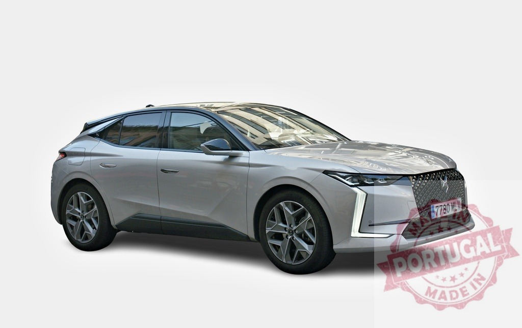 Citroën C5 X shining silver illustrating automotive design and innovation | Modern crossover showcasing elegant lines, advanced technology, and sustainable mobility - Realisiert mit Pictrs.com
