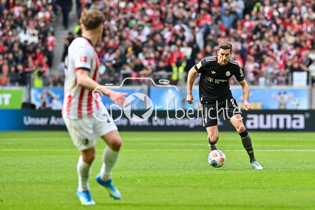 SC Freiburg - FC Bayern München | FREIBURG, GERMANY - 04. APRIL: am Ball Leon GORETZKA (FC Bayern Munich 8) / Einzelfoto / Freisteller während dem Bundesligamatch zwischen dem SC Freiburg und dem FC Bayern München am 28. Spieltag im Europa-Park Stadion / DFL REGULATIONS PROHIBIT ANY USE OF PHOTOGRAPHS AS IMAGE SEQUENCES AND/OR QUASI-VIDEO