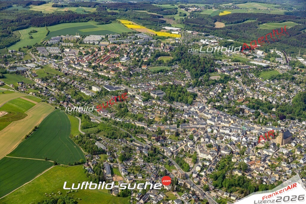 Das Luftbild der Stadt Schneeberg wurde 2022 vom Flugzeug heraus erstellt (keine Drohnen-Aufnahmen) Aufnahmehöhe ca.450 Meter- hohe Bildauflösung und Druck-Qualität. Garantiert!