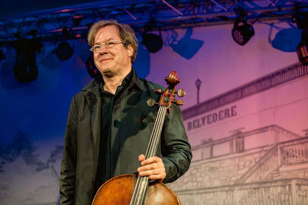 Jan Vogler | Jan Vogler spielt Bach im Forte Belvedere Leisnig zum Festival Hallo Leisnig 2022. - Realisiert mit Pictrs.com