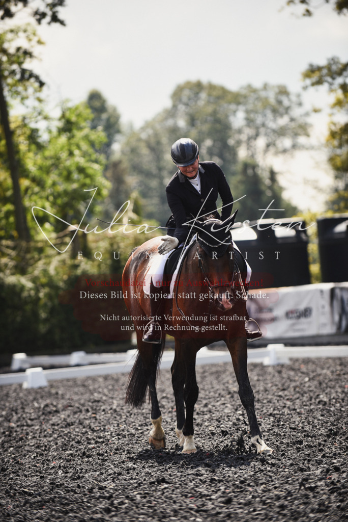 DSC_4048 | Pferde- und Turnierfotografie in Westsachsen. Pferdeportraits, Auftragszeichnungen und intuitive Kunst.