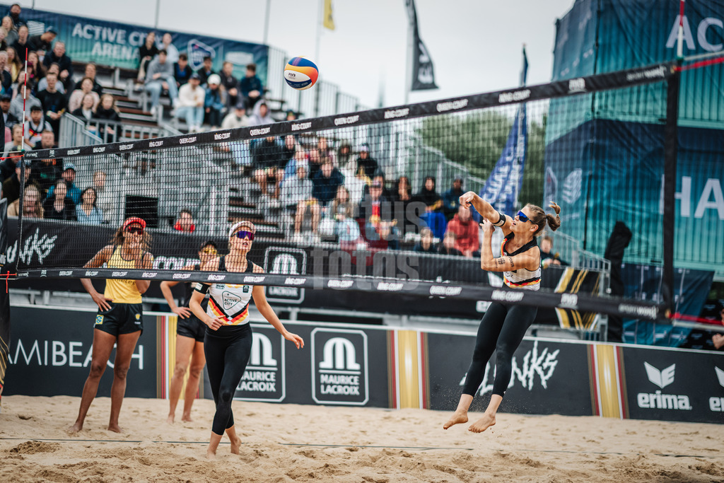 Beachvolleyball | Frauen | Queen and King of the Court | Hamburg | 02.06.2024 | Cinja Tillmann beim Angriff