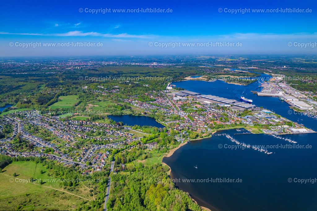Schlutup_Hafen_ELS_4929010524 | LüBECK 01.05.2024 Ortsansicht des Hafens in Schlutup der Hansestadt Lübeck im Bundesland Schleswig-Holstein. Weiterführende Informationen bei: Hansestadt LÜBECK,  Lübeck Management e.V.,  Lübecker Nachrichten GmbH. // View of the port in Schlutup in the Hanseatic city of Luebeck in the state of Schleswig-Holstein. Further information at: Hansestadt LUeBECK,  Luebeck Management e.V.,  Luebecker Nachrichten GmbH. Foto: Martin Elsen