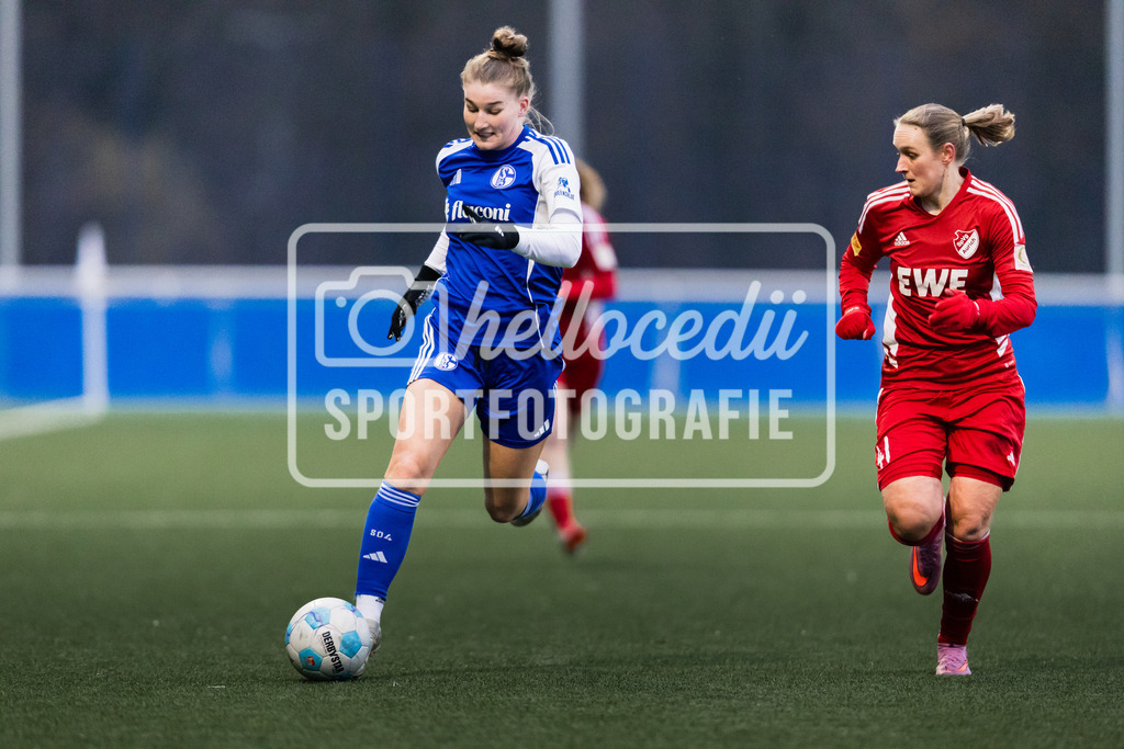 Fußball I Frauen I Saison 2025-2026 I Testspiel I FC Schalke 04 - SpVg Aurich I 14.02.2026-020 | Alessandra Vogel (20, FC Schalke 04) Angelina-Michelle Wunder (41, SpVg Aurich) - Realisiert mit Pictrs.com