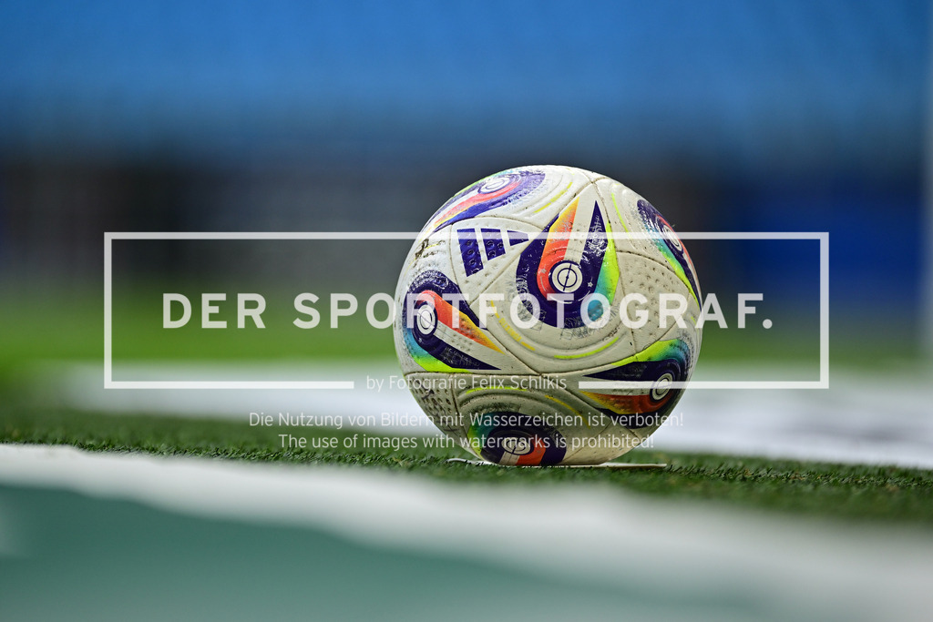 Fußball I Frauen I Saison 2025-2026 I Bundesliga I 7. Spieltag I Hamburger SV - FC Carl Zeiss Jena I 18.10.2025 I 25115 | Symbol, Symbolfoto, Symbolbild, Sinnbild, Bildsymbol, Darstellung, Signum: Fußball, Fussball, auf dem Boden, Abschlag, Abstoß, Fußballschuh, Schuh, Ball, Linie, Rasen, Freistoß, Elfmeter, 11-Meter, 11 meter, Eckstoß, Ecke,  - Realisiert mit Pictrs.com