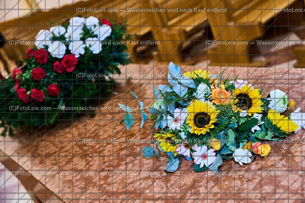 ALP3920_Jeanne de Ferrette_Kranz fuer Johanna von Pfirt | (C)FotoLois.com, Alois Spandl, 700stes Hochzeitsjubiläum - Albrecht II. mit Johanna von Pfirt in Thann (FR) im März 2024. Empfang des Organistionskommitees aus der Region Ferrette (Pfirt)/Thann aus dem Elsass mit Empfang durch die Stadtgemeinde und Bezirkshauptmannschaft Scheibbs im Schloss Scheibbs und anschließender Kranzniederlegung in der Kartausenkirche über der Krypta des Gründerehepaares durch Mitglieder des Templer Ordens im Beisein von Mitgliedern der Goldhaubengruppen, Fr 22. September 2023.