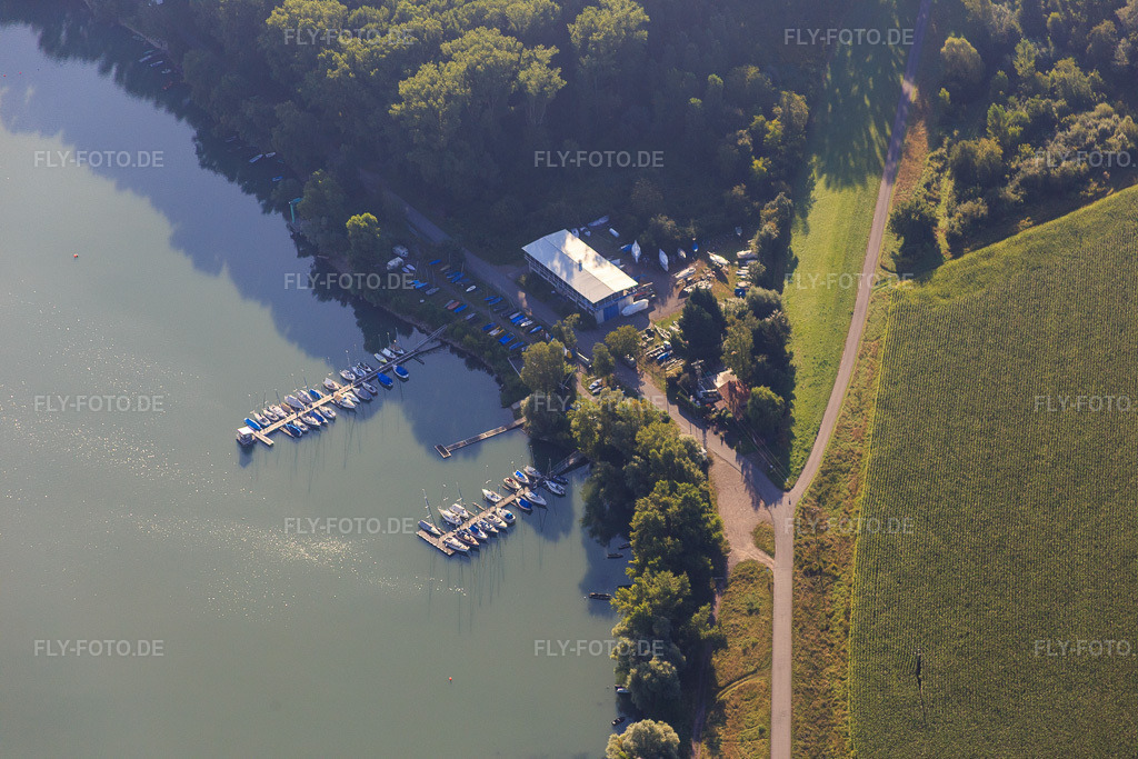 Luftbild: Clubhaus und Stege des Segelclub RKC Wörth e.V. am Landeshafen Wörth im Ortsteil Maximiliansau in Wörth im Bundesland Rheinland-Pfalz in Deutschland. Foto: IMG_092853.jpg vom 13.08.2016 durch Werner Riehm/FLY-FOTO.deSegelclub RKC Wörth e.V. - Segeln in Rheinland-Pfalz - Tel. 07271 - 769 89 27