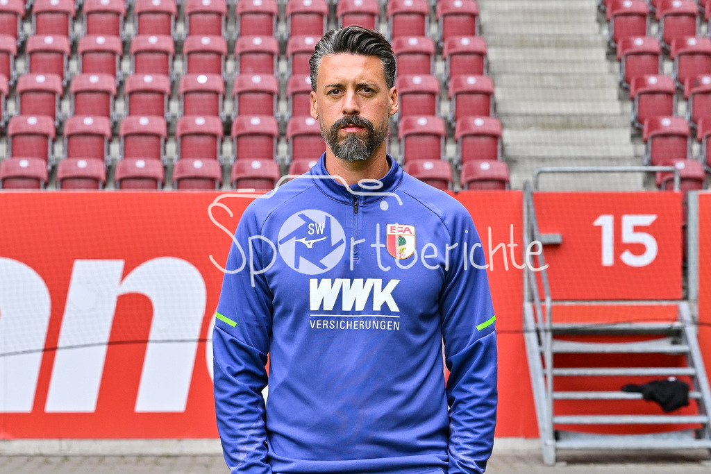 FC Augsburg 2025/26 | Sandro WAGNER Trainer FC Augsburg / Einzelfoto / Freisteller / Media Day FC Augsburg: WWK-Arena am 06.08.2025