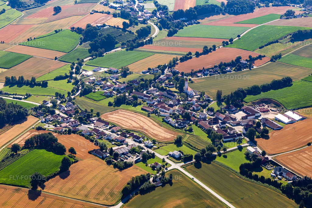 Luftbild: Andermannsdorf im Ortsteil Andermannsdorf in Hohenthann im Bundesland Bayern in Deutschland. Foto: IMG_133112.jpg vom 03.07.2022 durch Werner Riehm/FLY-FOTO.deHohenthann