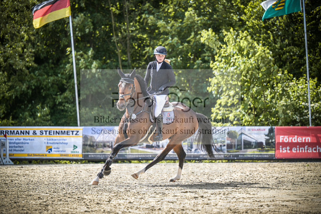 DOS_0458 | Entdecke hochwertige Reitturnierfotos von Foto Oger. Professionell, emotional und authentisch – jetzt Lieblingsmomente im Shop bestellen.Deutschlandweite Turnierfotografie. - Realisiert mit Pictrs.com