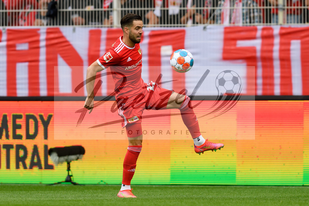 FCUBMG20210829_010 | Fussball, Herren: Niko Giesselmann (1.FC Union Berlin) in Aktion, am Ball, Einzelaktion beim Spiel der 1. Bundesliga zwischen 1. FC Union Berlin und Borussia Moenchengladbach im Stadion An der Alten Foersterei am 29.08.2021 in Berlin, Deutschland. - Realisiert mit Pictrs.com