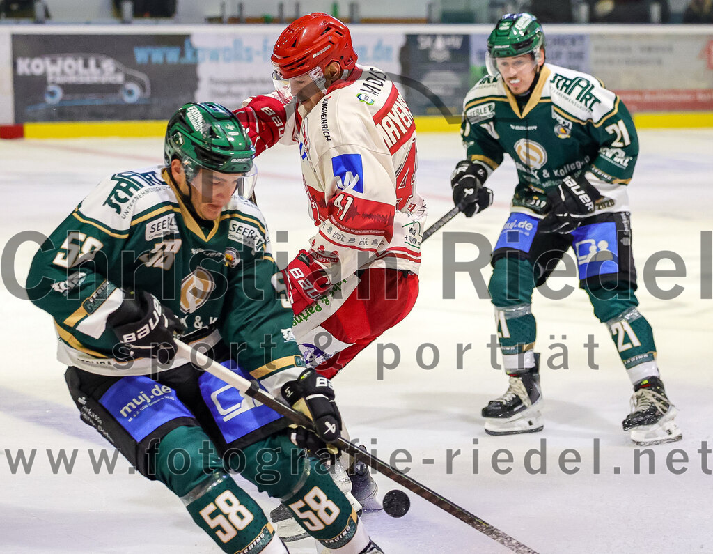 2025-09-12_114_TSV_Erding_gegen_EV_Landshut | Erding, Deutschland, 12.09.2025:Eishockey, Oberliga Süd 2025 / 2026, Testspiel, TSV Erding gegen EV Landshut, Endergebnis: 4:6Paul Pfenninger (Erding Gladiators, #58), Jakob Mayenschein (EV Landshut, #41), Erik Modlmayr (Erding Gladiators, #21)Foto: Christian Riedel / fotografie-riedel.net