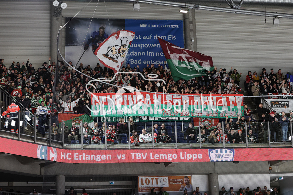 Nürnberg Ice Tigers - Augsburger Panther | Die Anhaenger der Panther machen deutlich um was es heute in Nuernberg geht / Ultras / Fans / Fan / Zusachauer /