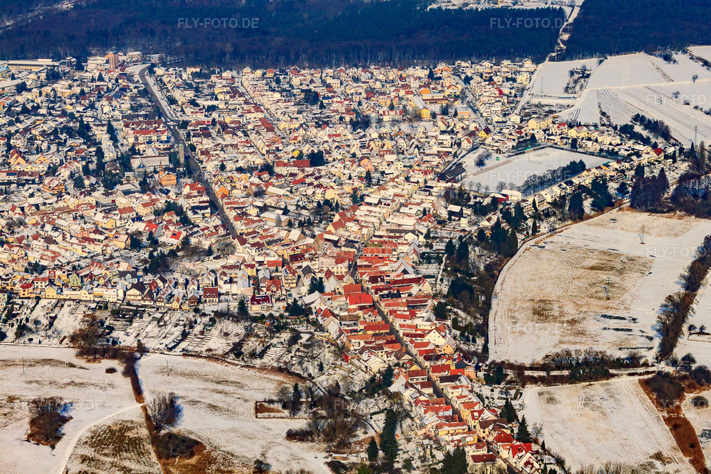 Luftbild: Ludwigstraße im Winter bei Schnee in Jockgrim im Bundesland Rheinland-Pfalz in Deutschland. Foto: IMG_24302.jpg vom 16.02.2010 durch Werner Riehm/FLY-FOTO.de