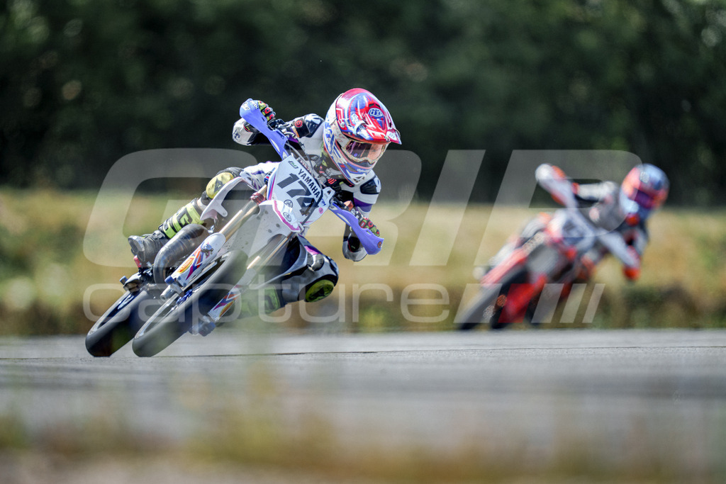 SuperMoto_Staatsmeisterschaft_Fuglau-520 | GRIPcapture steht für authentische Sportfotografie in Österreich – für Momente, die mehr sind als Geschwindigkeit oder Ergebnis. Es geht um Emotion, Spannung, Fokus und den Augenblick, der oft nur einen Wimpernschlag dauert.Ob Motorsport, Teamsport oder 