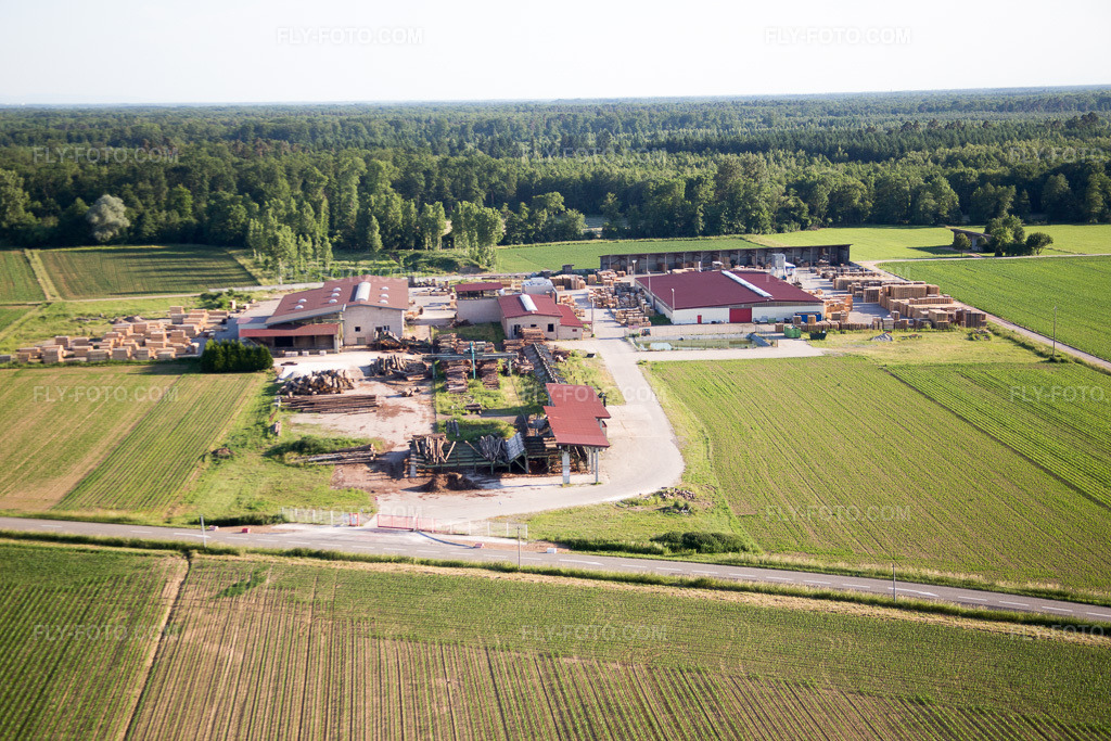 Aerial view: View of the town in Niederrœdern in the state Bas-Rhin, France.Photo: IMG_080196.jpg taken on 06/05/2015 by Werner Riehm/FLY-FOTO.comResolution of the original: 5472 x 3648 px