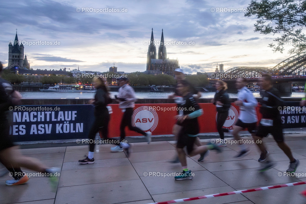 23. ASV Nachtlauf; Koeln, 13.05.26 | Impressionen vom 23. ASV Nachtlauf am 13.05.26 am Tanzbrunnen in Koeln. Foto: BEAUTIFUL SPORTS/Leah Kohring