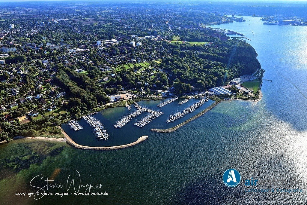 Luftbild Fahrensodde - Der Ort Fahrensodde ist dem Stadtbezirk Solitüde zugeordnet | Der Ort Fahrensodde ist dem Stadtbezirk Solitüde zugeordnet und erreichbar über den Hauptzufahrtsweg Twedter Strandweg. Im Jahr 2021 wurde die Krananlage erneuert und eine neue Winterlagerhalle errichtet.