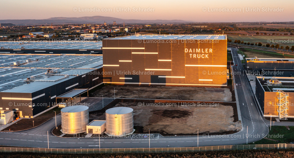 10049-52143 - Daimler Truck Halberstadt | Stockfoto und Bilderpool mit Bildmaterial aus Deutschland, dem Harz, Halberstadt, Quedlinburg, Wernigerode und weltweit. Qualitativ hochwertige und professionelle Fotos anschauen und kaufen. - Realisiert mit Pictrs.com