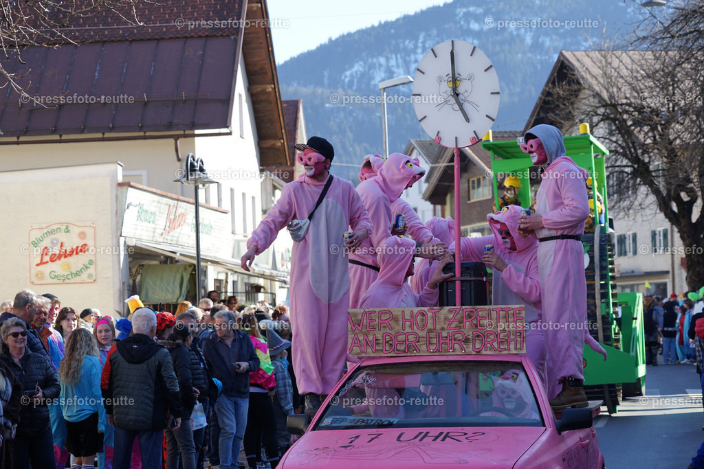 news-2023-Feb16-Unsinniger_Fasching_Reutte-sony-DSC02417 | Info aus dem Bezirk Reutte/Ausserfern Tirol sowie eine umfangreiche Bilddatenbank über die gesamte Region: Lechtal, Talkessel Reutte, Tannheimertal, Zwischentoren. Lech, Plansee, Zugspitze, Grenztunnel, B179, Fernpassstraße, Verkehr, Lawinen, Tradition, - Realisiert mit Pictrs.com