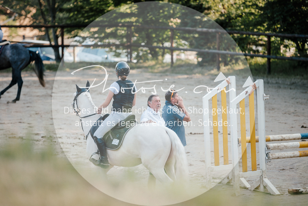 3I6A6021 | Stimmungsvolle Portraits und Reitsportfotografie im Ruhrgebiet und im Münsterland.

Pferdefotografie, Hundefotografie, Tierfotografie, Reportagen, Portraits von Tier und Mensch, Turnierfotografie in Bochum, Recklinghausen, Marl, Haltern am See, Dülmen.. - Realisiert mit Pictrs.com