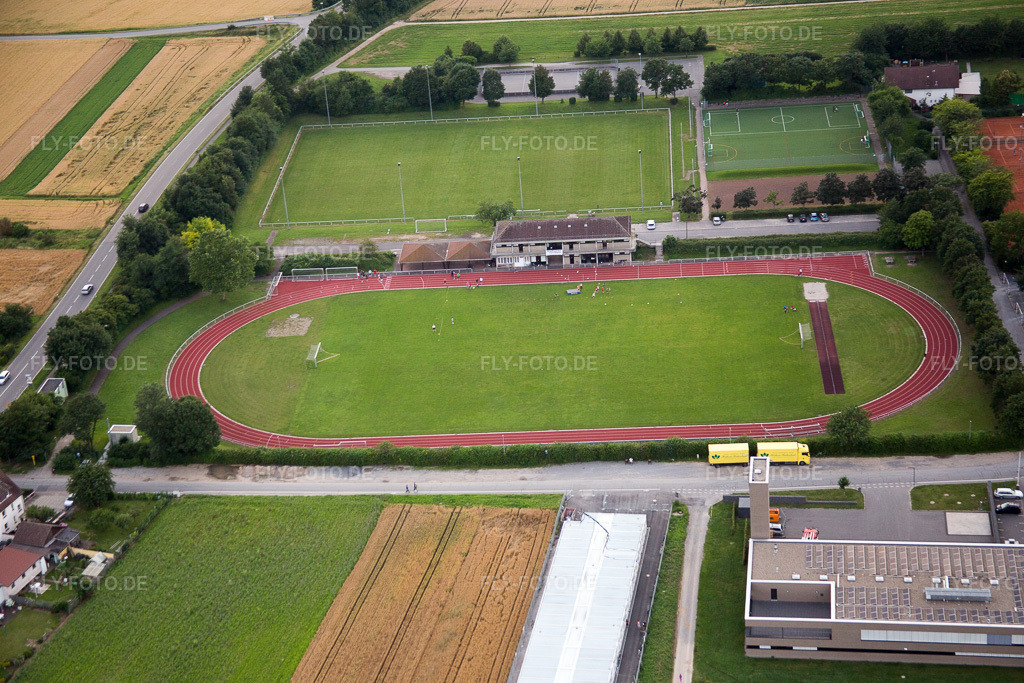 Luftbild: Sportplätze des FV 1922 Leutershausen eV im Ortsteil Leutershausen in Hirschberg im Bundesland Baden-Württemberg in Deutschland. Foto: IMG_090741.jpg vom 04.07.2016 durch Werner Riehm/FLY-FOTO.de